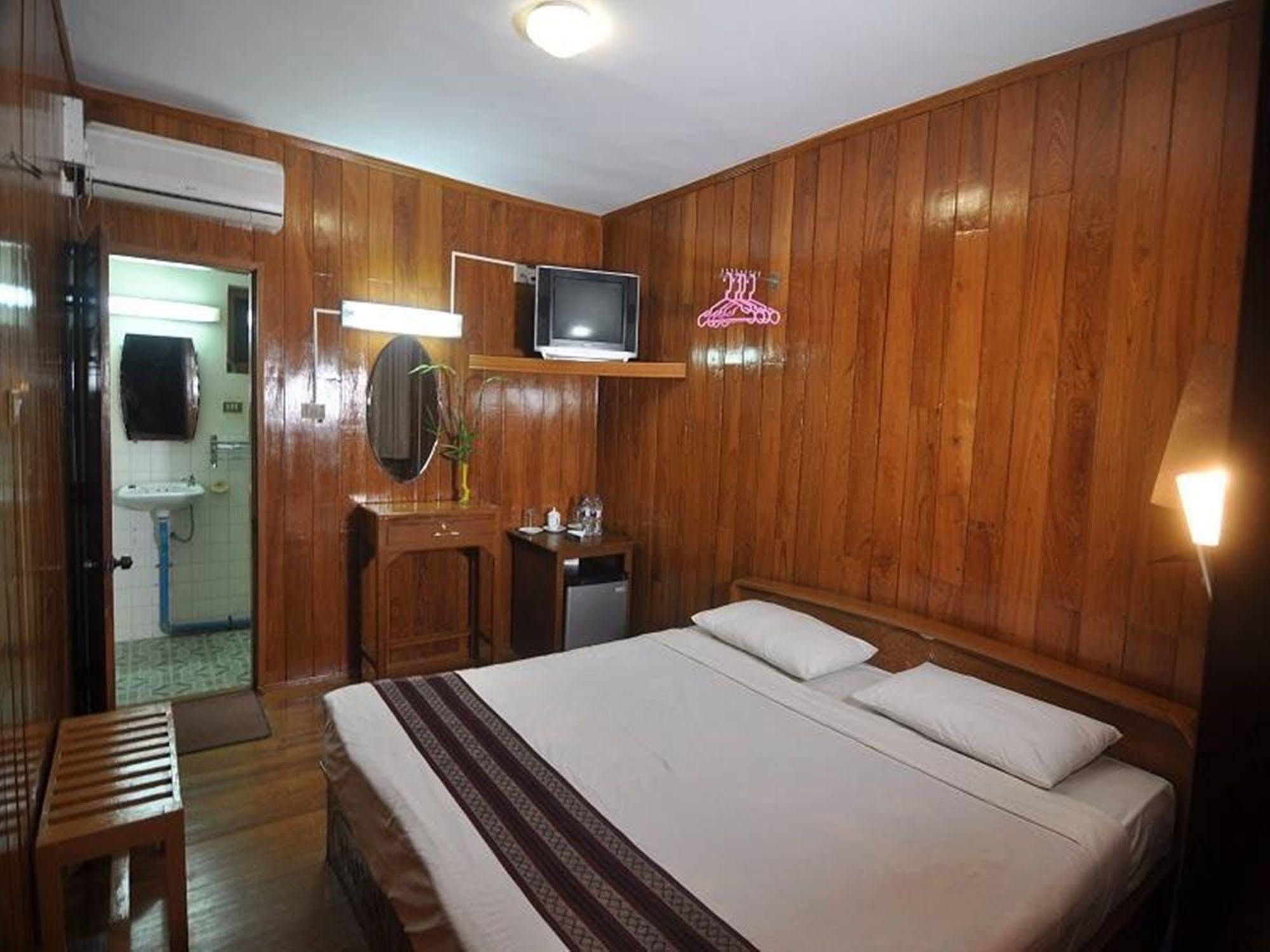 Green Land Motel Bagan Buitenkant foto